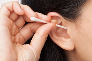 tips membersihkan telinga